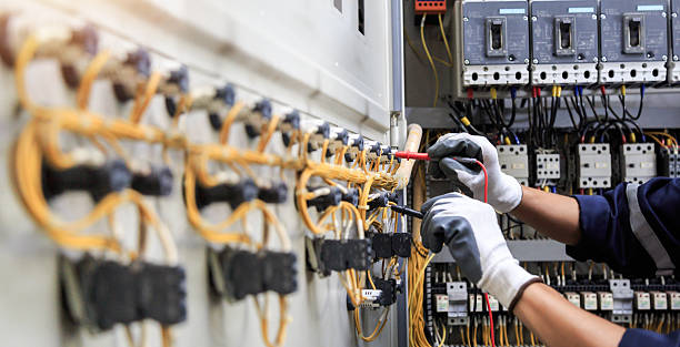 Professional Outlet Repair technician working in Karnes County County, TX